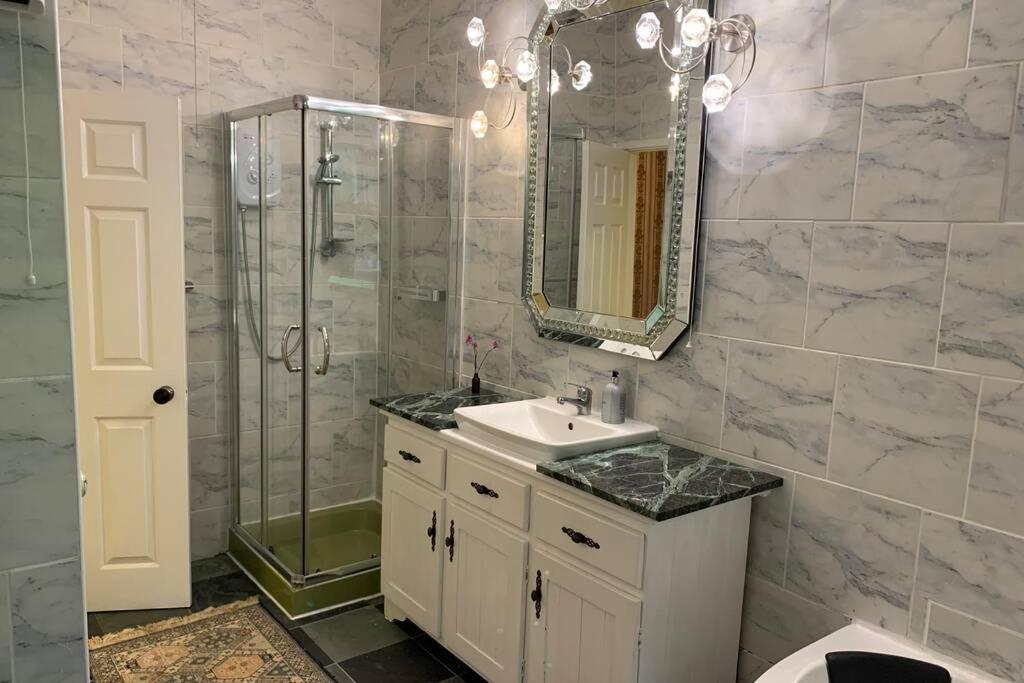 Luxurious Apartment In Historic Mansion - Sleeps 7 Ladock Extérieur photo